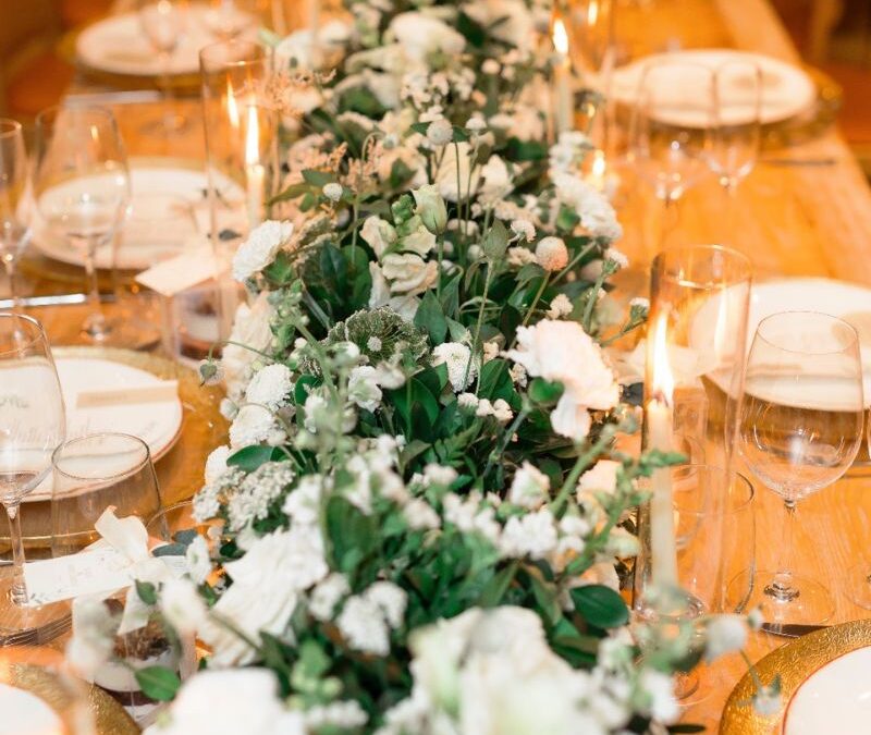 Centro de mesa para evento en República Dominicana, El Arte de los Arreglos Florales: Equilibrio entre Color, Textura y Diseño