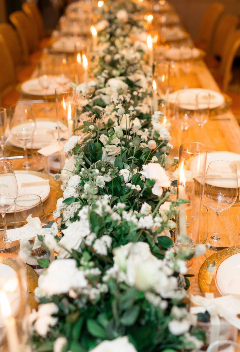 Centro de mesa para evento en República Dominicana, El Arte de los Arreglos Florales: Equilibrio entre Color, Textura y Diseño