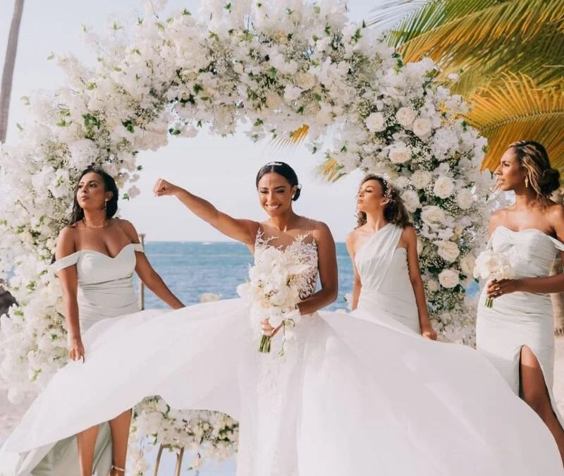 Cómo decorar un altar de flores para un evento de bodas: Consejos y sugerencias para crear un ambiente mágico
