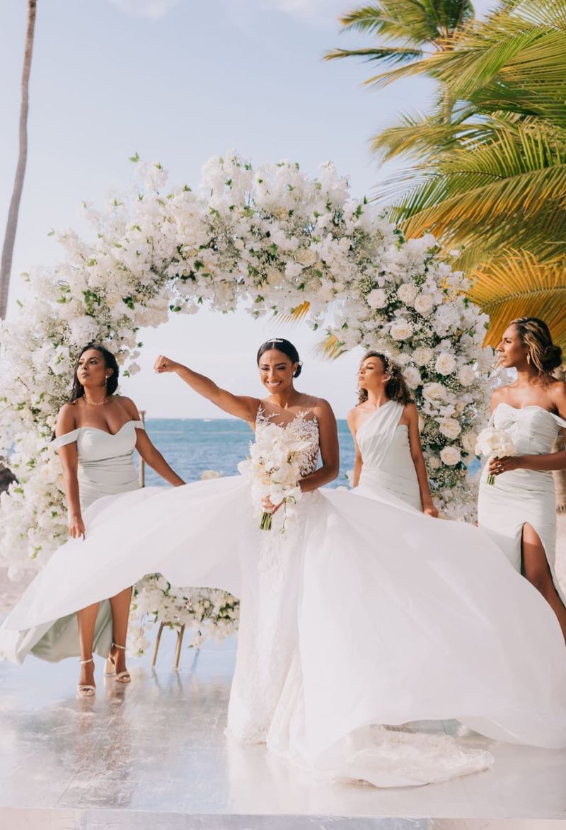 Cómo decorar un altar de flores para un evento de bodas: Consejos y sugerencias para crear un ambiente mágico