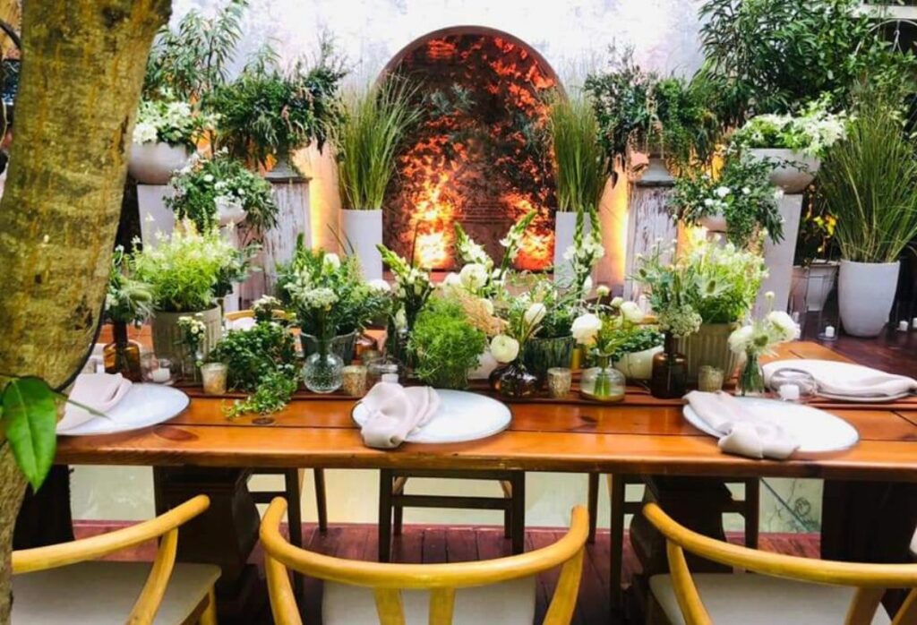 Centro de mesa para evento en República Dominicana, El Arte de los Arreglos Florales: Equilibrio entre Color, Textura y Diseño